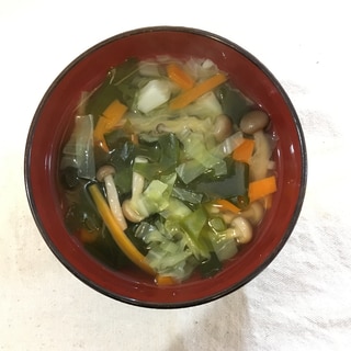 野菜たっぷり！わかめスープ